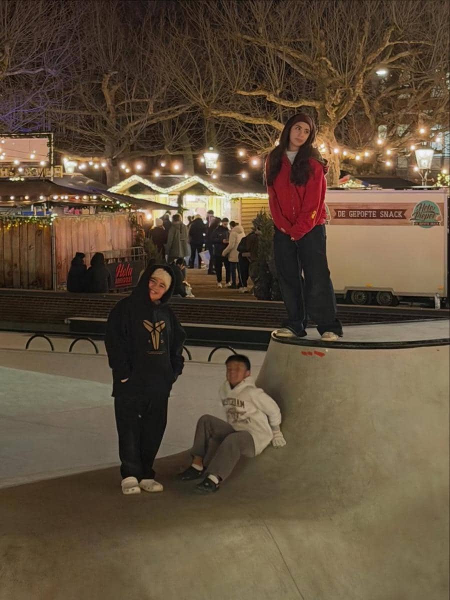 Keluarga Nia Ramadhani liburan di Belanda.