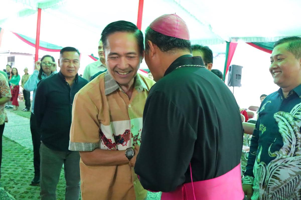 Wali Kota Palembang, Ratu Dewa saat bertemu Uskup Agung Palembang