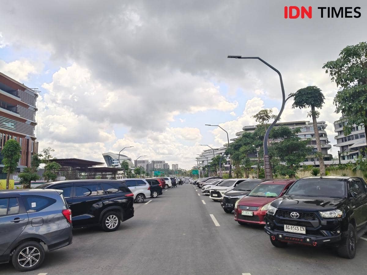 Ratusan mobil milik warga yang berkunjung ke IKN