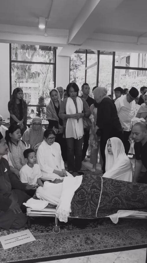 Pemakaman Kakak Tiko Aryawardhana (instagram.com/tikoaryawardhana)