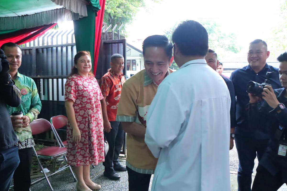 Wali Kota Palembang, Ratu Dewa saat bertemu Uskup Agung Palembang 