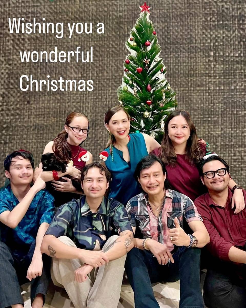 artis beda keyakinan bareng keluarga di Natal 2025