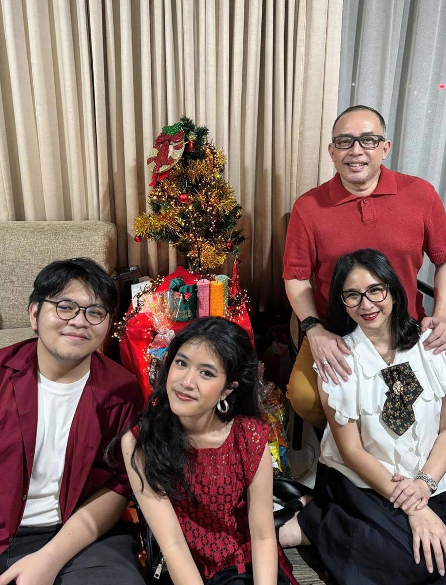 artis beda keyakinan bareng keluarga di Natal 2025