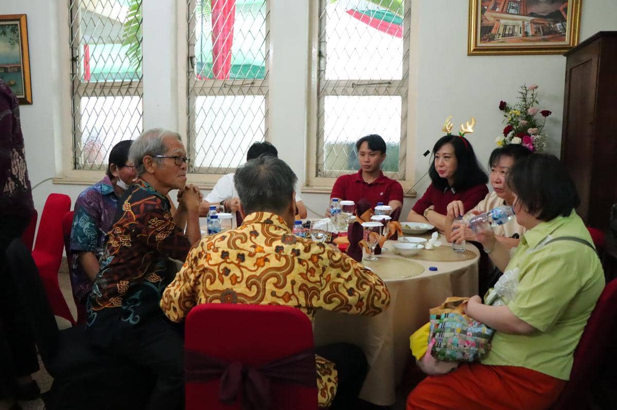 Wali Kota Palembang, Ratu Dewa saat bertemu Uskup Agung Palembang