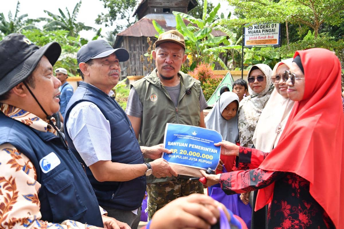 Kemendikdasmen Pastikan Hak Pendidikan Anak Terpenuhi di Lokasi Bencana 