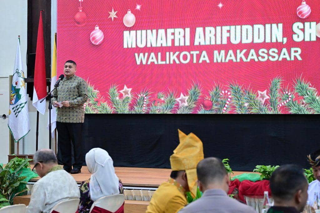 Wali Kota Makassar Munafri Arifuddin menghadiri Silaturahmi Natal dan Tahun Baru, bersama umat Kristiani, yang digelar di Aula GR. Schienders, CICM Keuskupan Agung Makassar, Jumat (26/12/2025). (Dok. Pemkot Makassar)