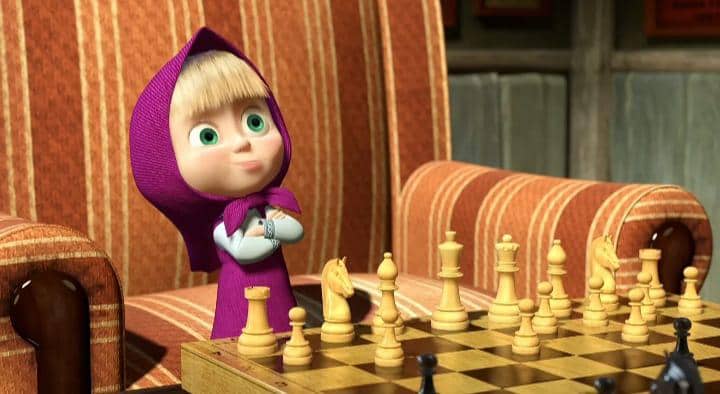karakter Masha and The Bear yang pandai bermain catur