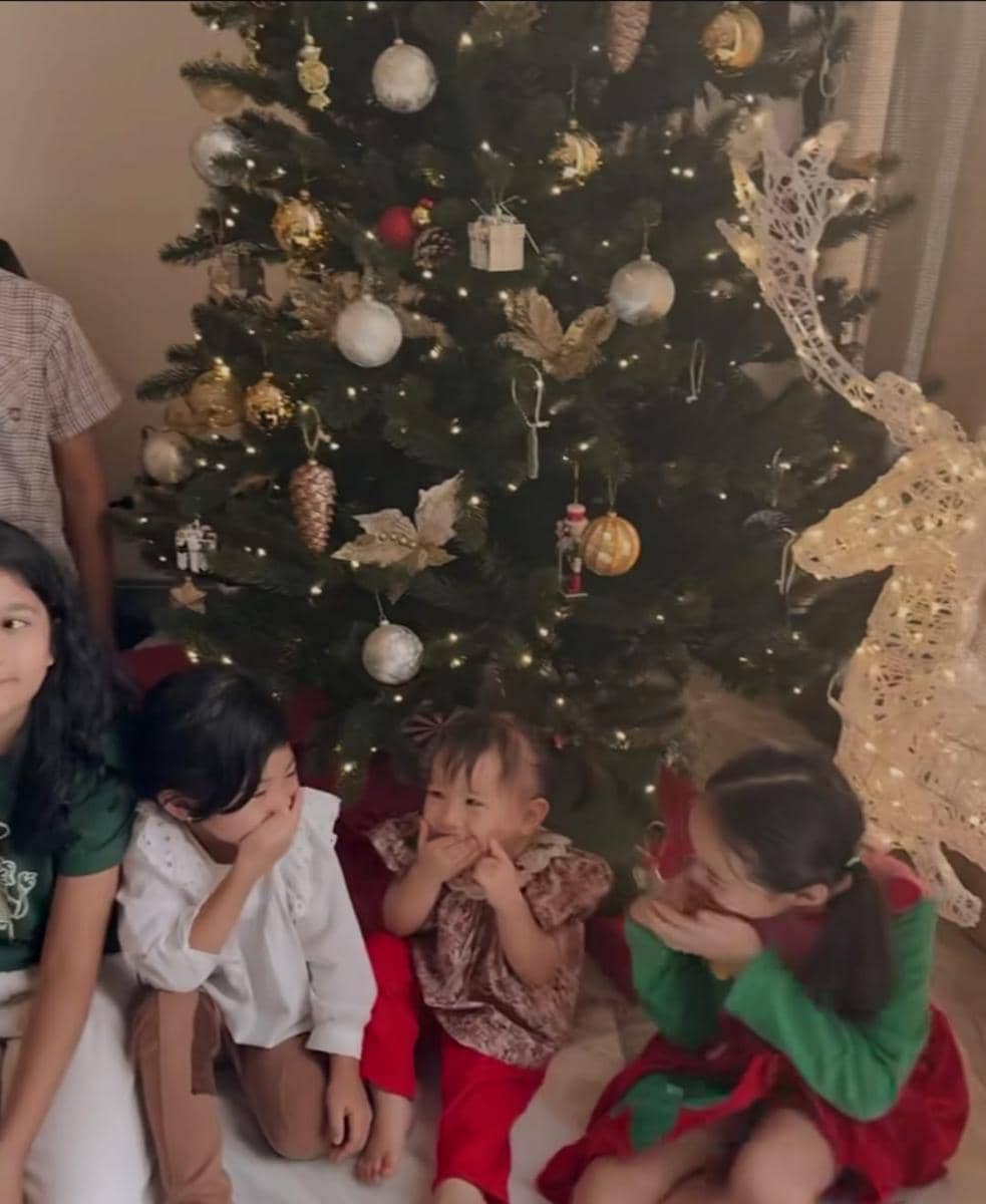 Jessica Mila dan keluarga rayakan natal.
