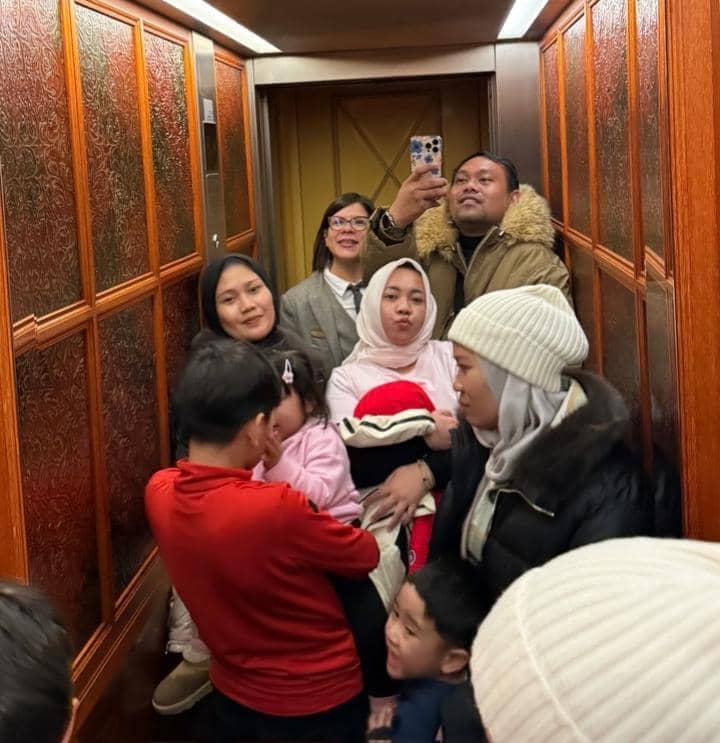 mbak Lala pertama kali main ski