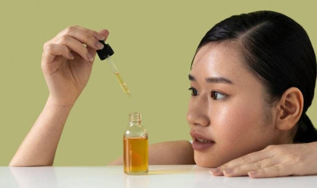 ilustrasi serum vitamin C (freepik.com/freepik)