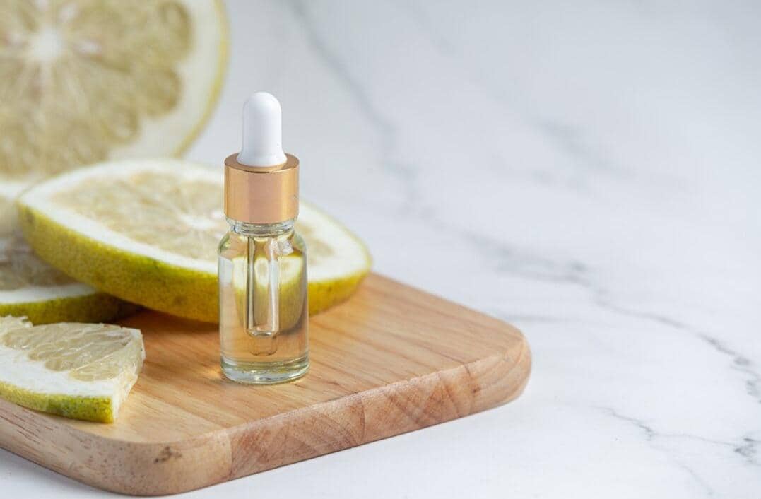 ilustrasi serum vitamin C (freepik.com/jcomp)