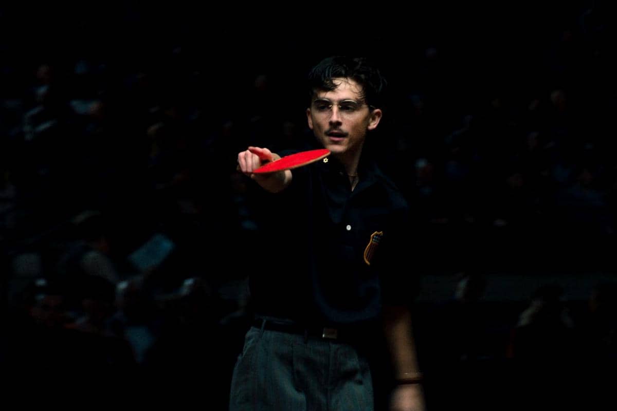 cuplikan adegan dalam film Marty Supreme 