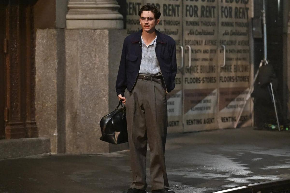 cuplikan adegan dalam film Marty Supreme 