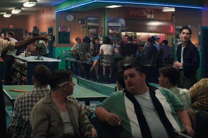 cuplikan adegan dalam film Marty Supreme 