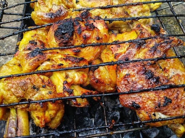 ilustrasi membakar ayam