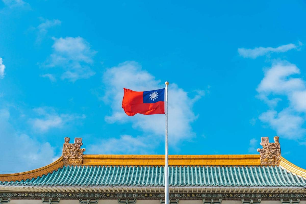 Bendera Taiwan sedang berkibar.