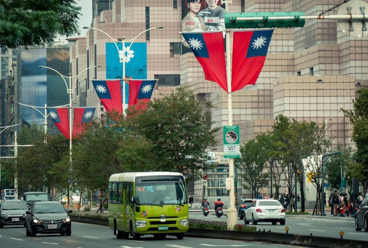 Bendera Taiwan sedang berkibar.