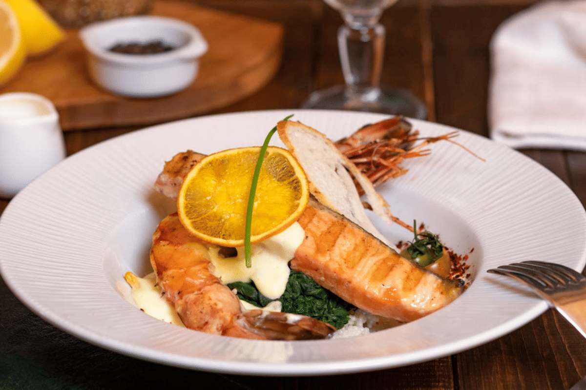 ilustrasi salmon kulit renyah