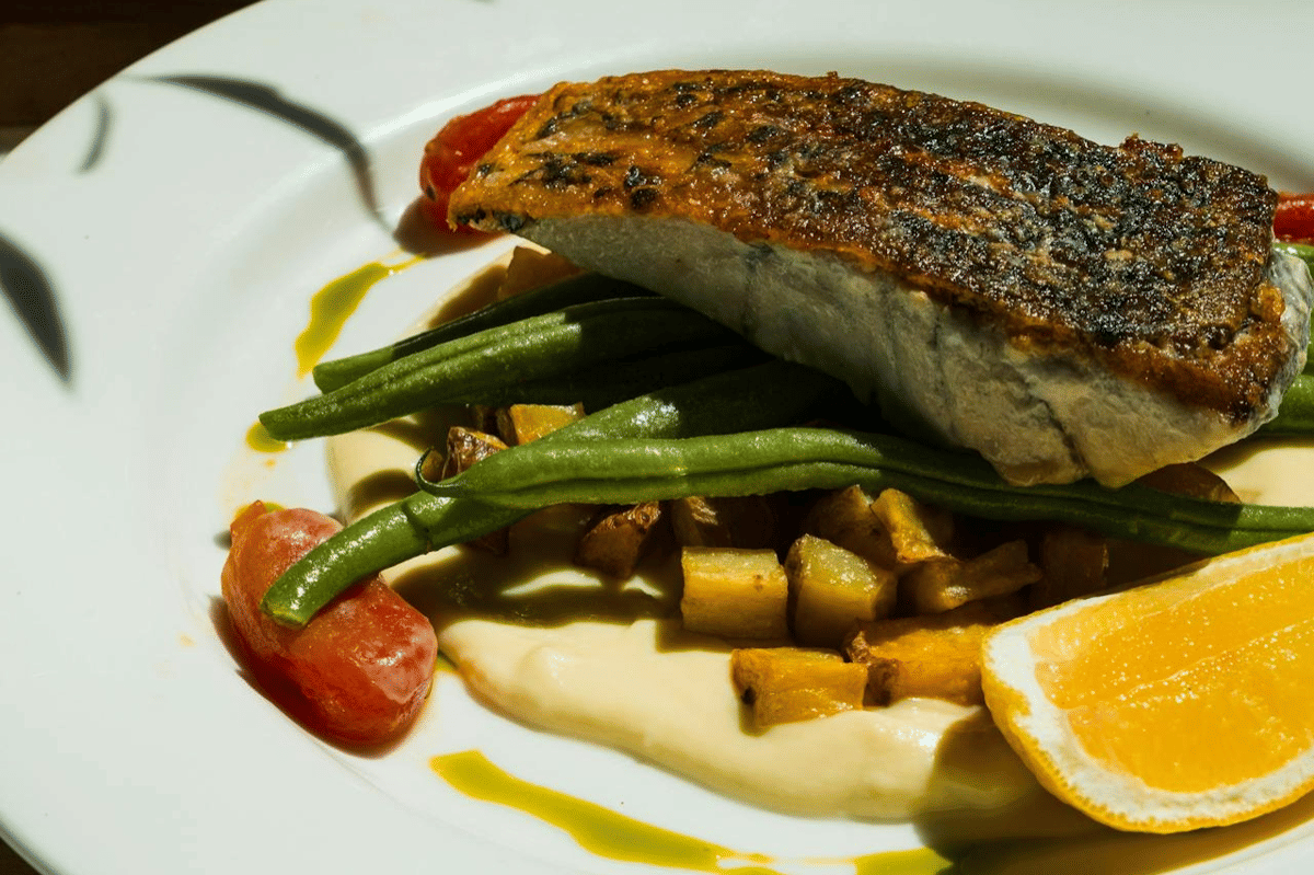 ilustrasi salmon kulit renyah