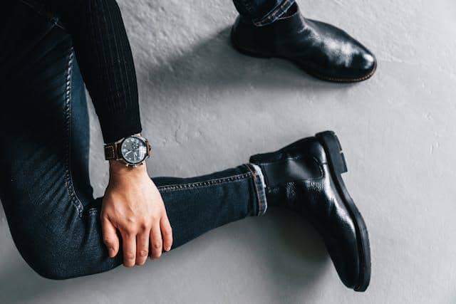 ilustrasi jam tangan pria 