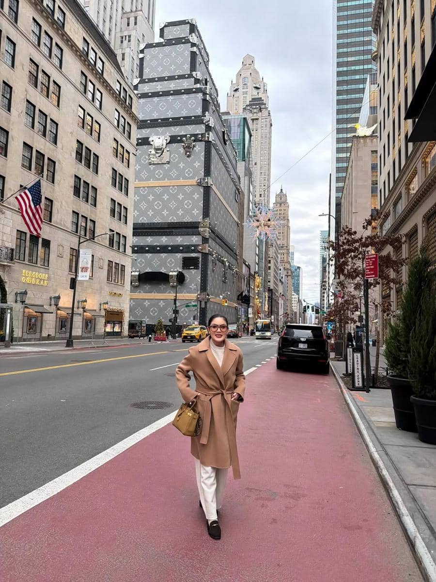 Nindy Ayunda menikmati liburan akhir tahun di New York.