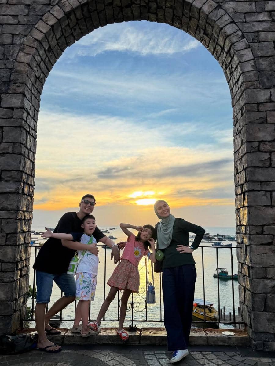 Keluarga Nycta Gina berlibur ke Pulau Phu Quoc.
