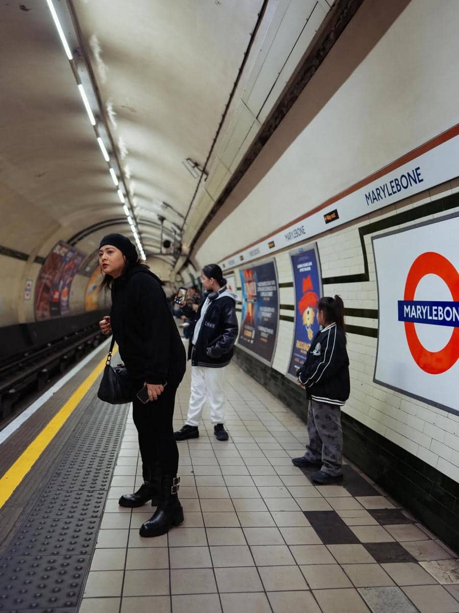 Audy Item jalan-jalan bertiga dengan buah hati di London.