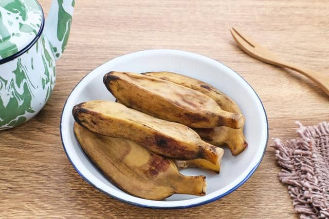 ilustrasi pisang kukus