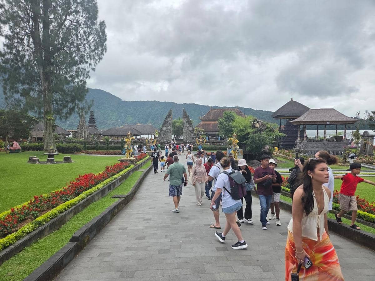 Diterpa Isu Bali Sepi, DTW Ulundanu Beratan Diserbu Wisatawan