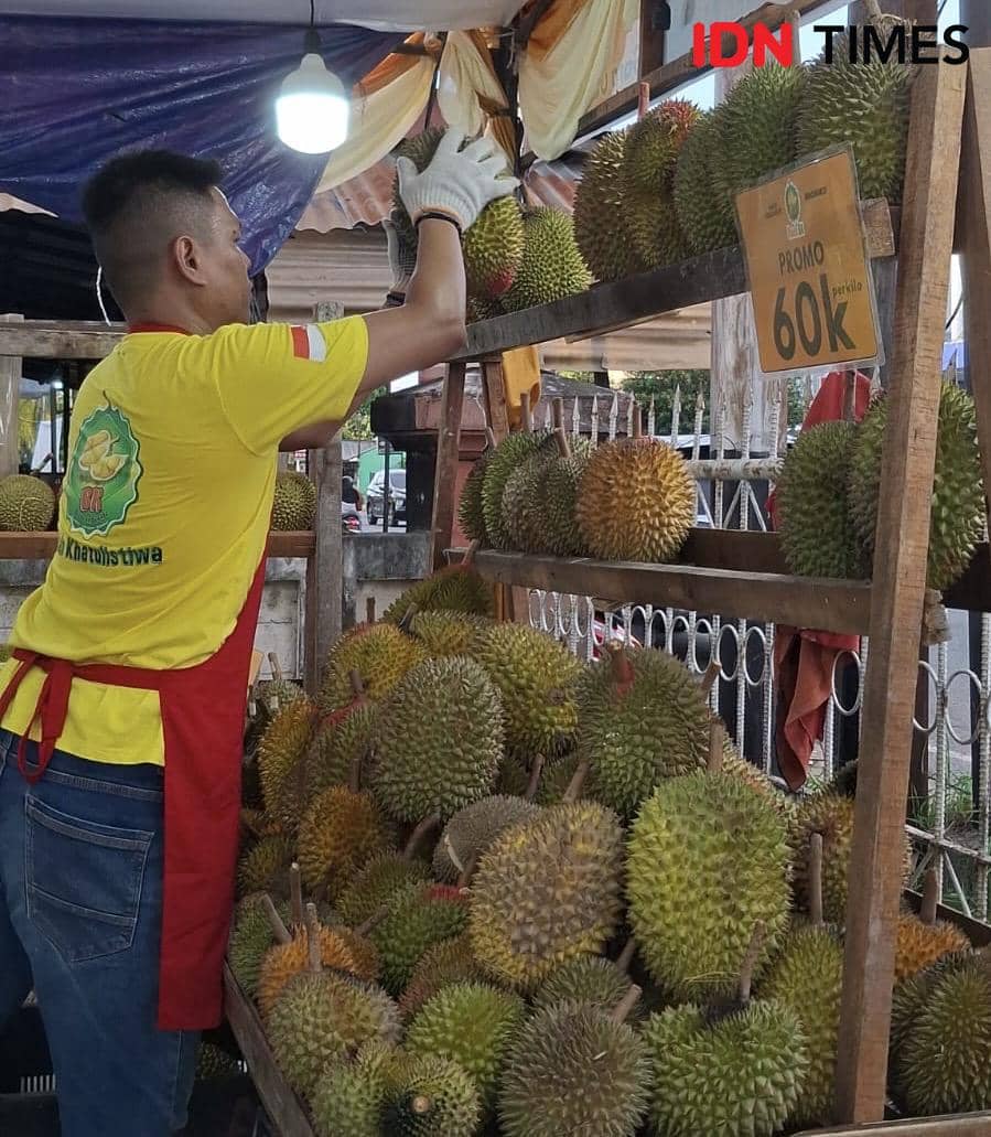 Durian di Lapak Buah BK Pontianak. 