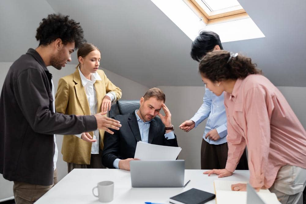 ilustrasi mencampuri urusan pribadi