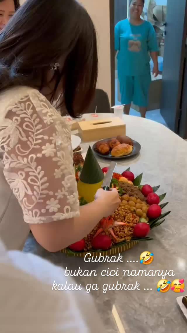 perayaan satu bulan anak Nita Vior (instagram.com/nitavior)