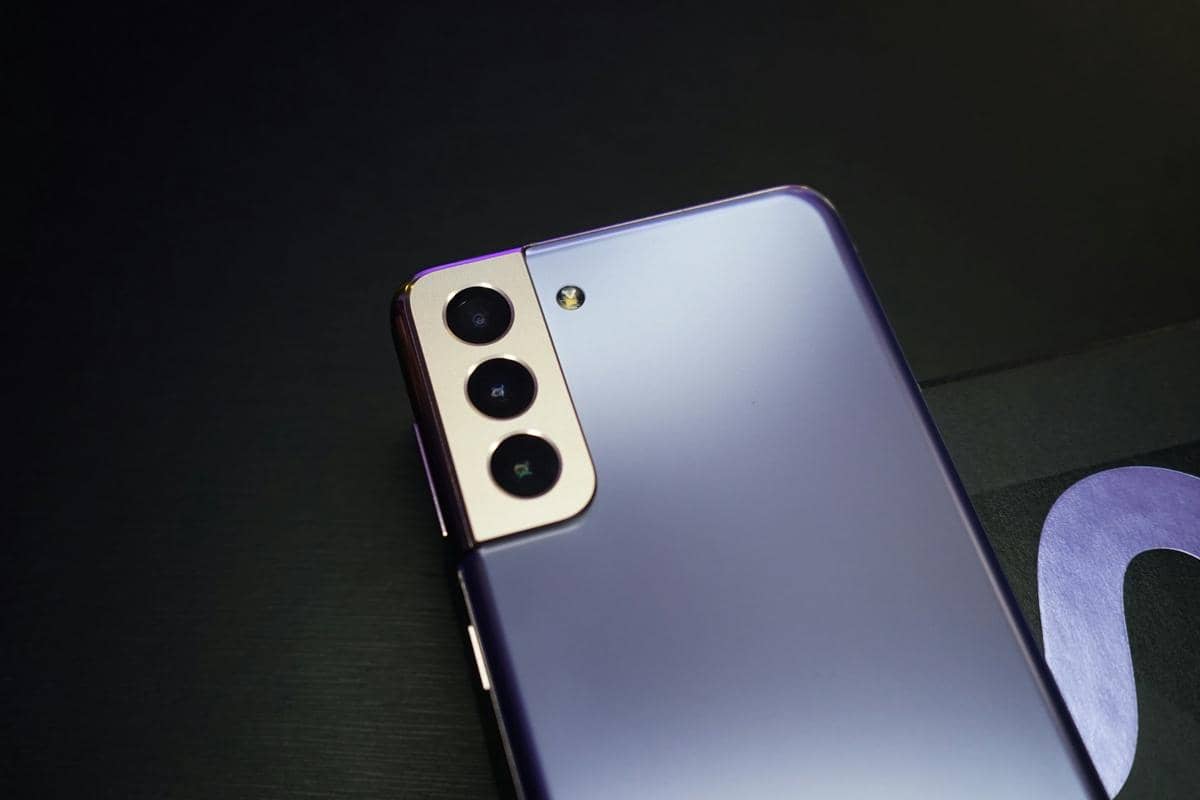 ilustrasi HP flagship