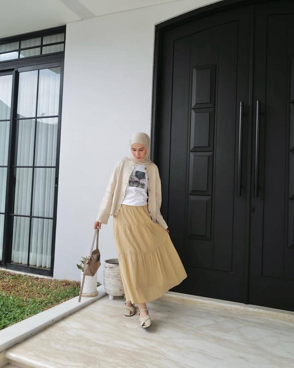 ide mix and match knitwear outfit ala Dwi Handa 