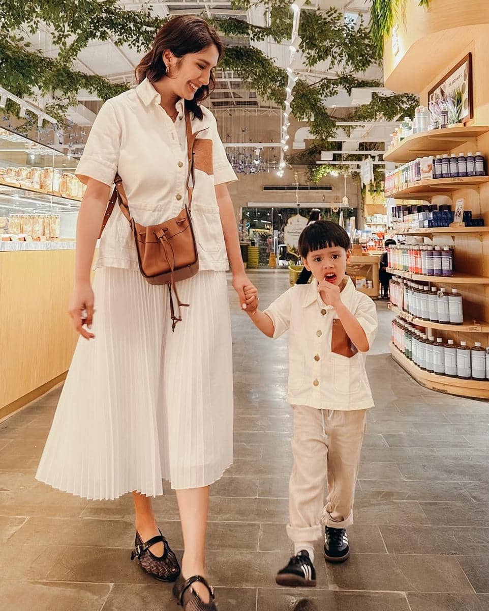 OOTD ibu dan anak ala Acha Sinaga