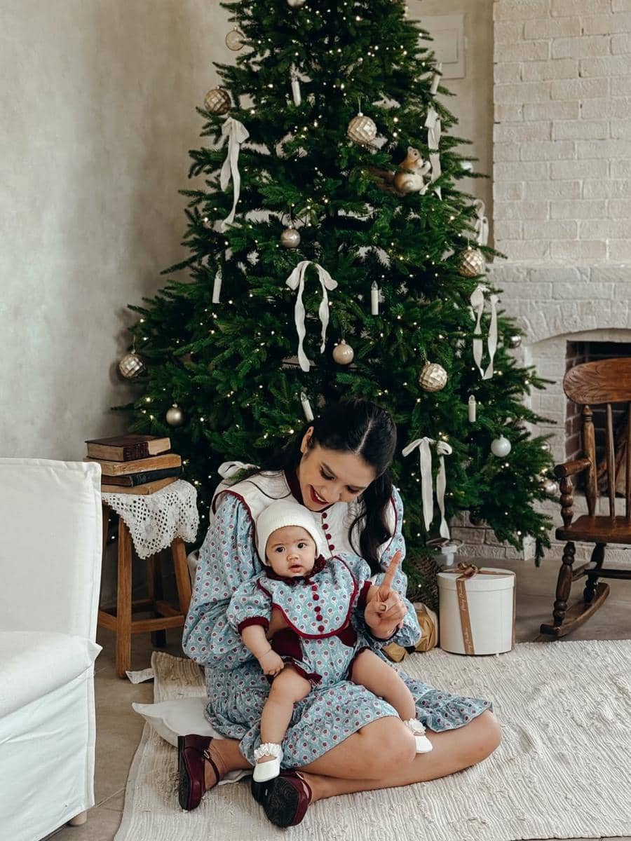 OOTD ibu dan anak ala Acha Sinaga 