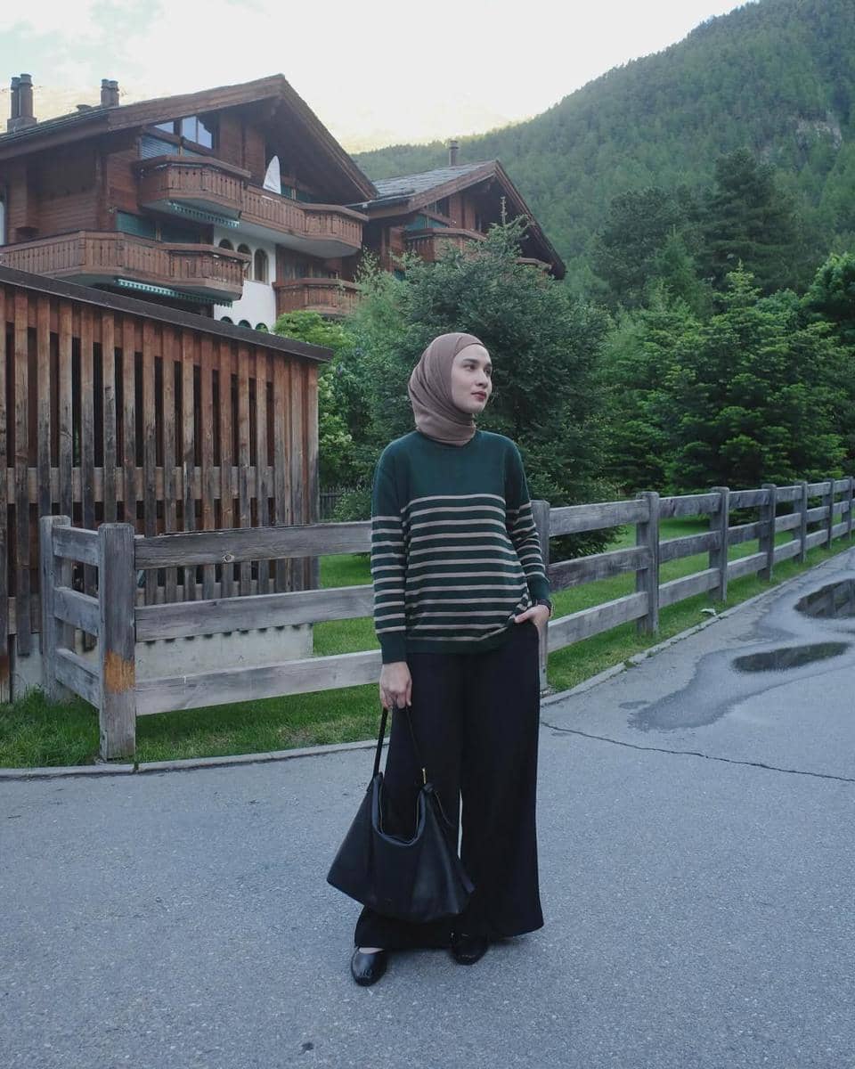 ide mix and match knitwear outfit ala Dwi Handa 