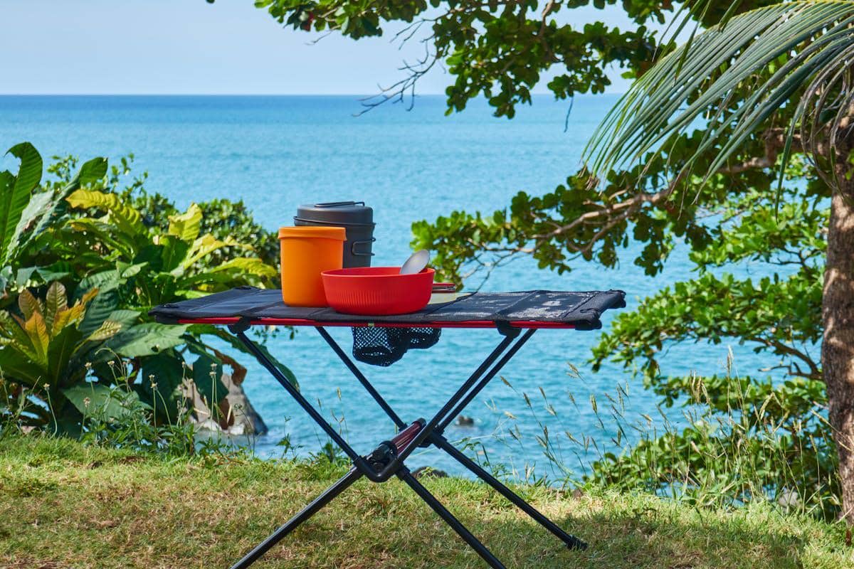 ilustrasi meja lipat