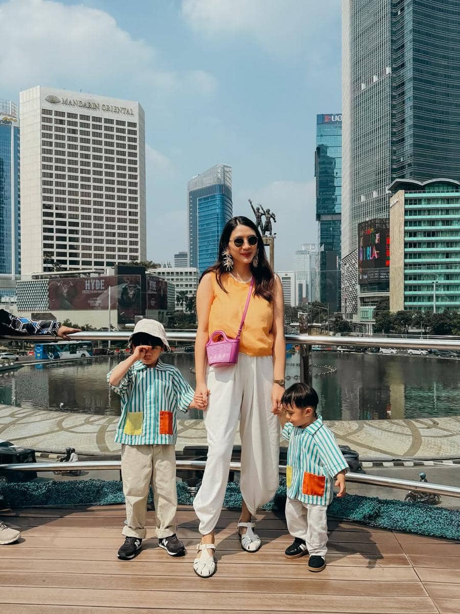 OOTD ibu dan anak ala Acha Sinaga 
