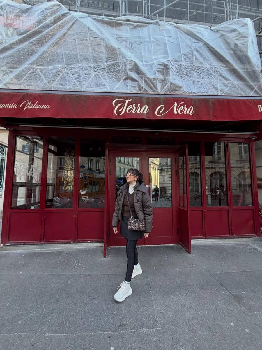 Keluarga Cut Keke jalan-jalan di Paris.