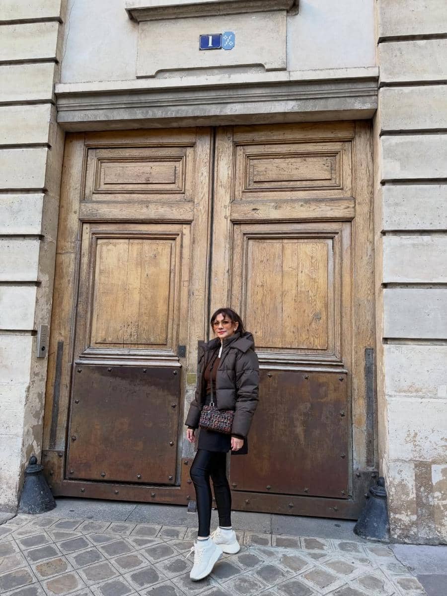 Keluarga Cut Keke jalan-jalan di Paris.