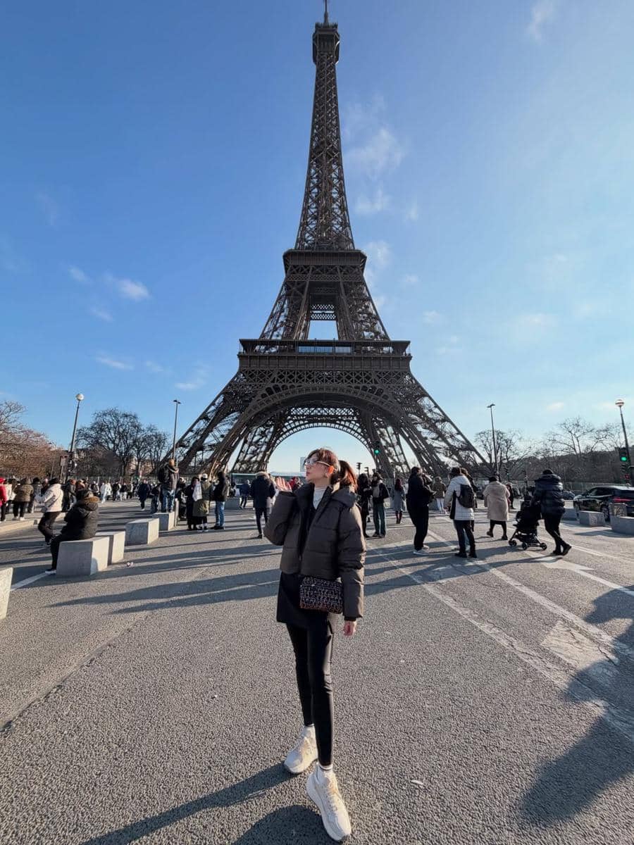 Keluarga Cut Keke jalan-jalan di Paris.