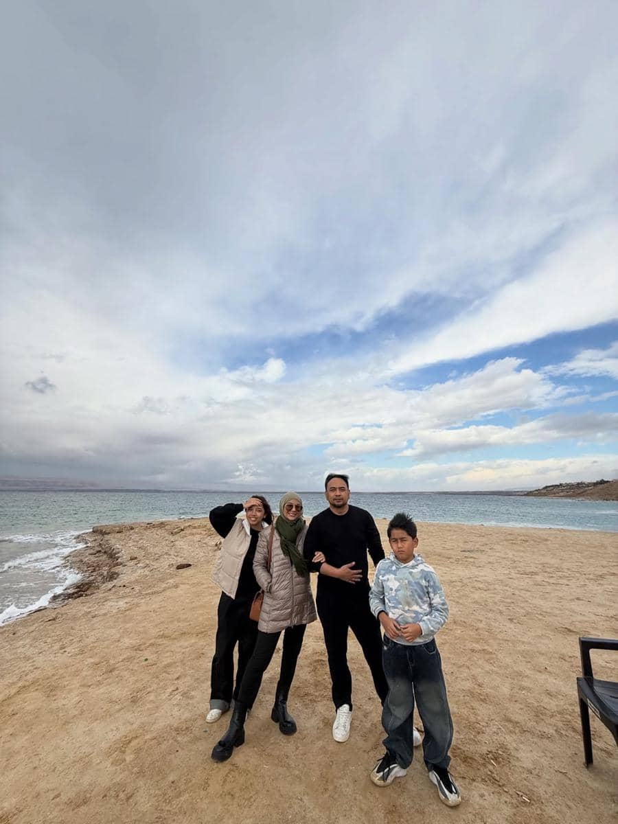 Keluarga Bebi Romeo belajar kisah nabi hingga ke laut mati.