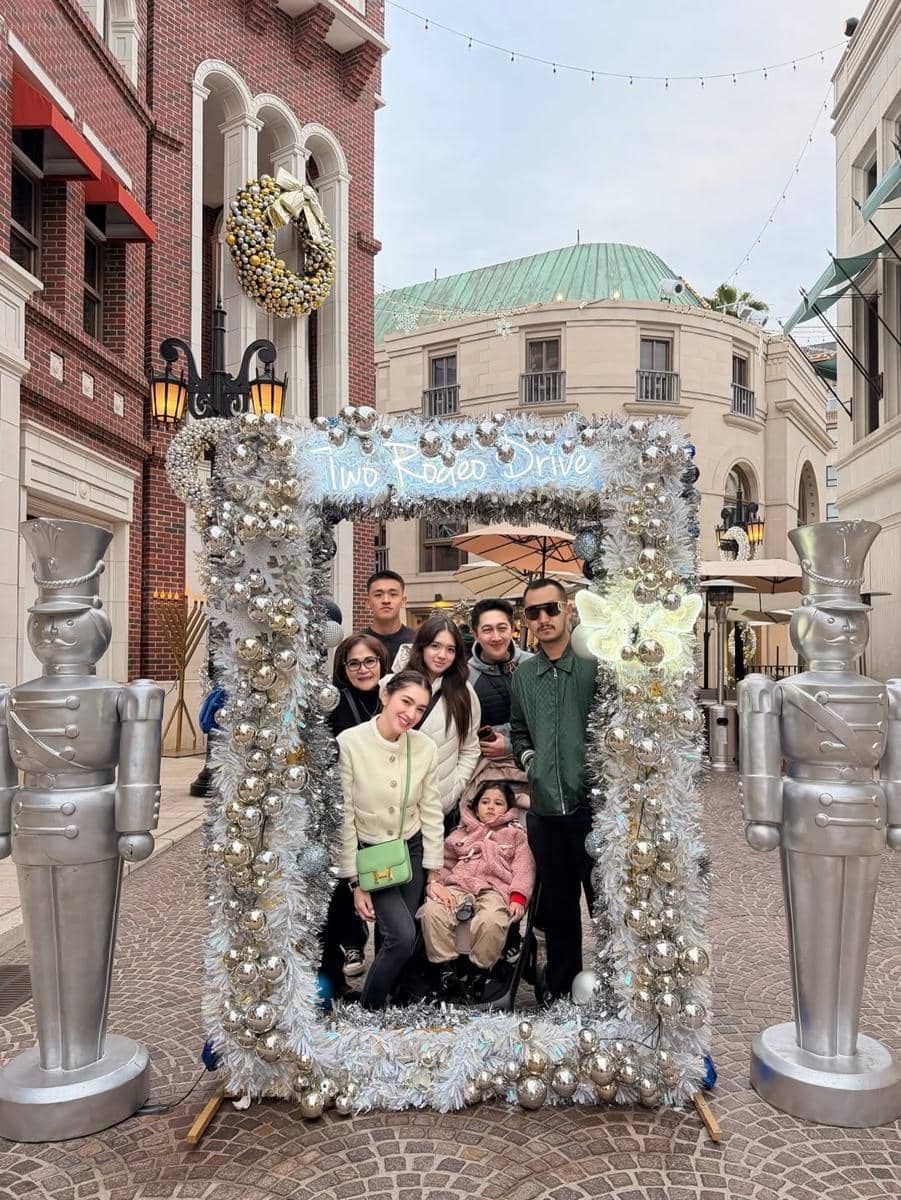 Angel Karamoy menghabiskan libur natal di Los Angeles