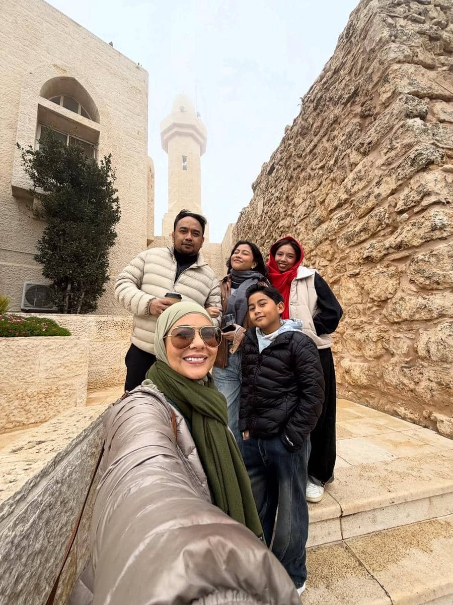 Keluarga Bebi Romeo belajar kisah nabi hingga ke laut mati.