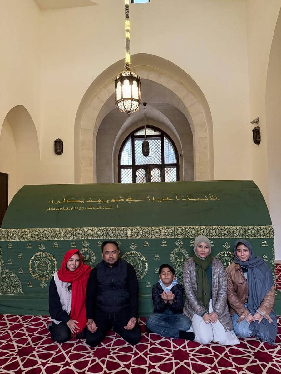 Keluarga Bebi Romeo belajar kisah nabi hingga ke laut mati.