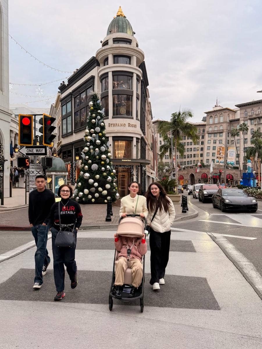 Angel Karamoy menghabiskan libur natal di Los Angeles