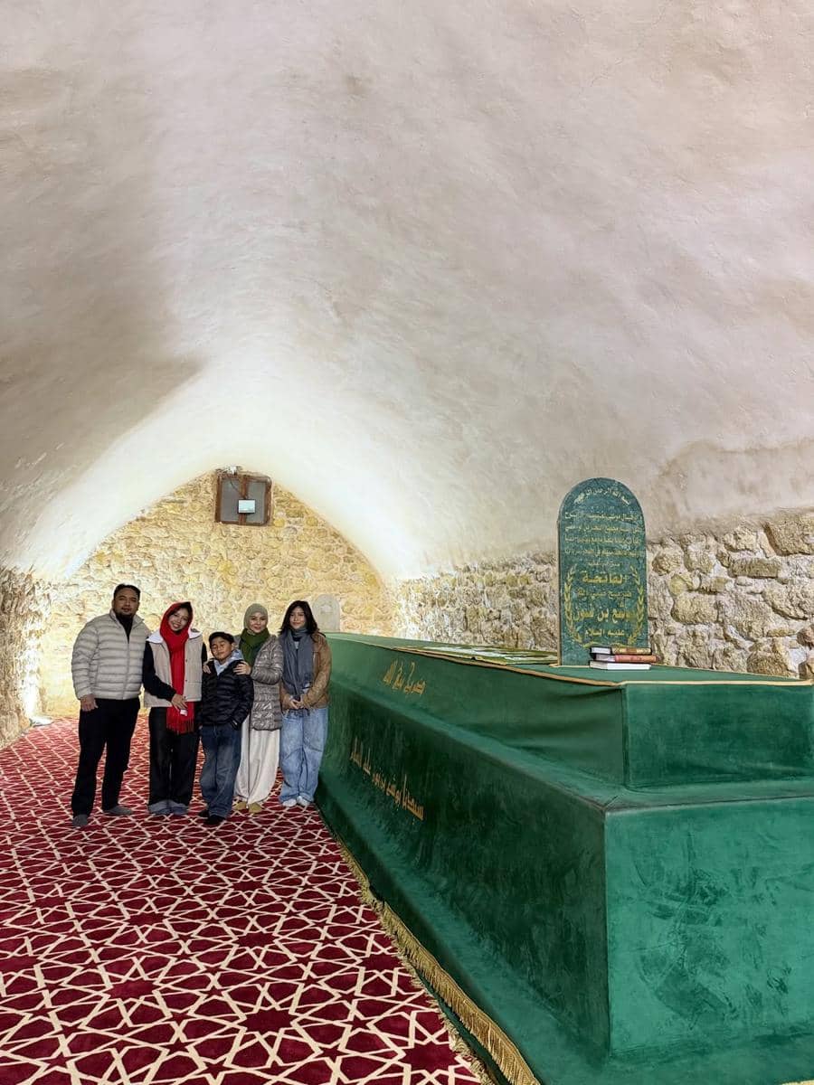 Keluarga Bebi Romeo belajar kisah nabi hingga ke laut mati.