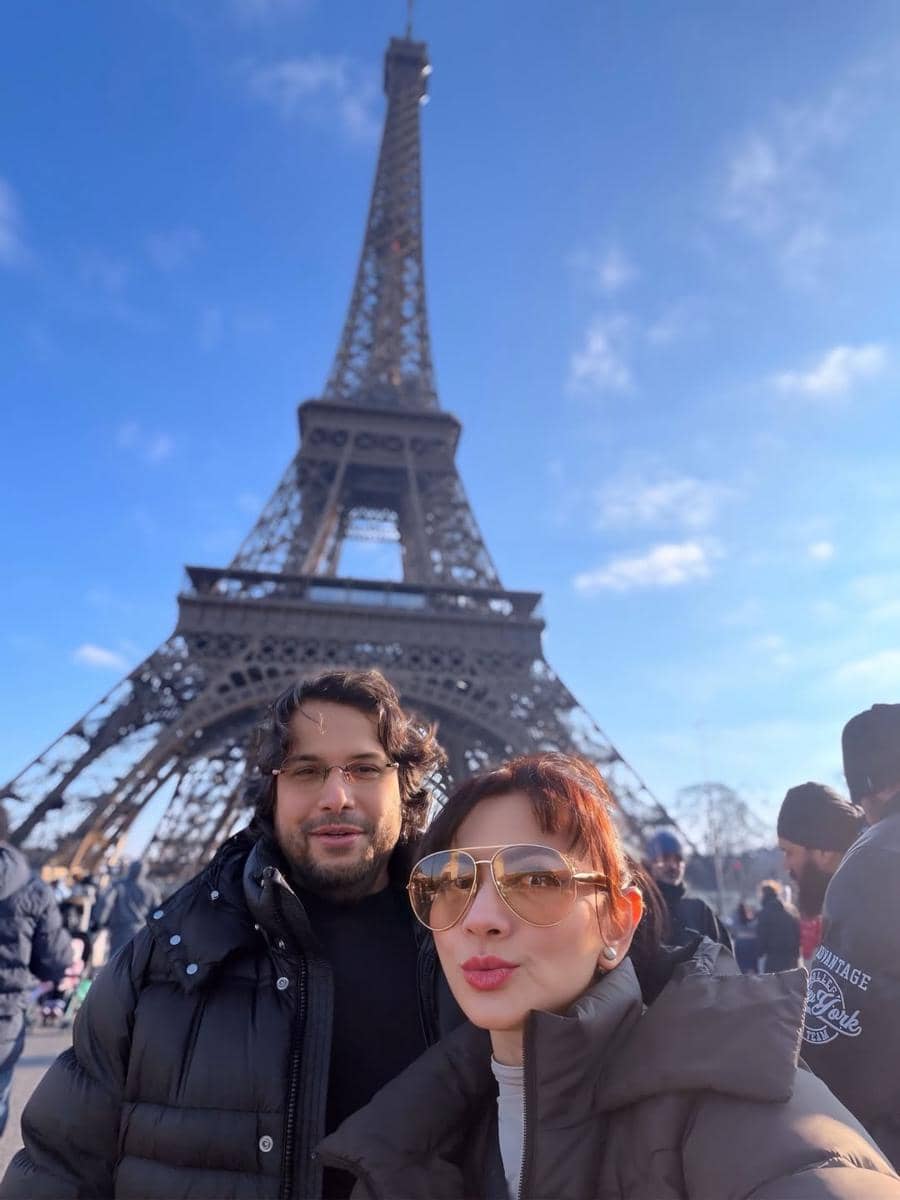 Keluarga Cut Keke jalan-jalan di Paris.