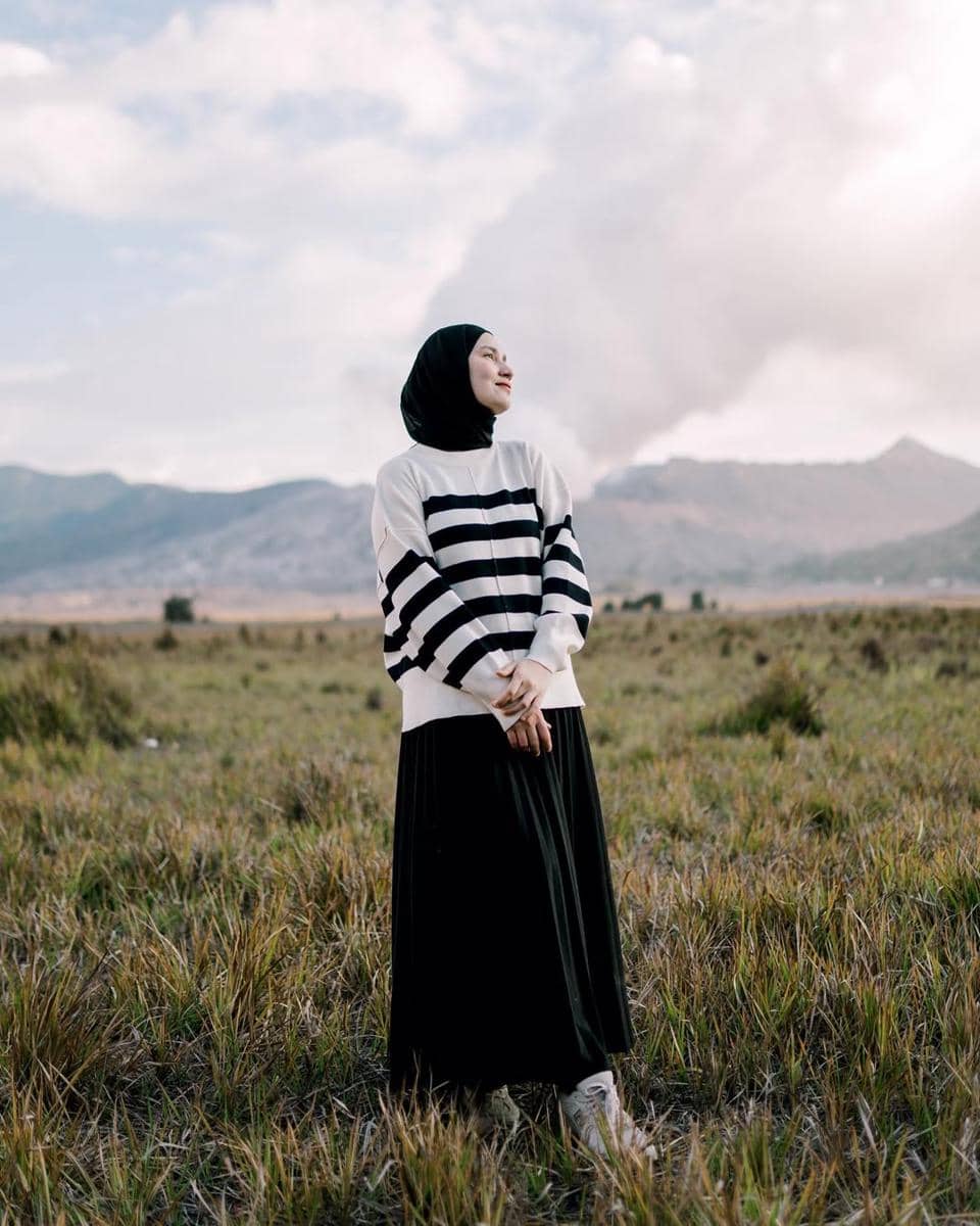 ide mix and match knitwear outfit ala Dwi Handa 